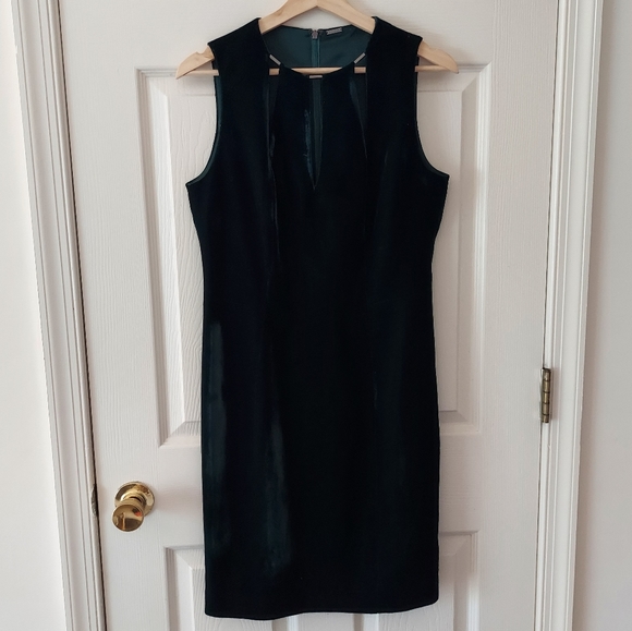 Elie Tahari Dresses & Skirts - Elie Tahari Dark Clover Green Cutout Jemra Velvet Sheath Dress Size 6
